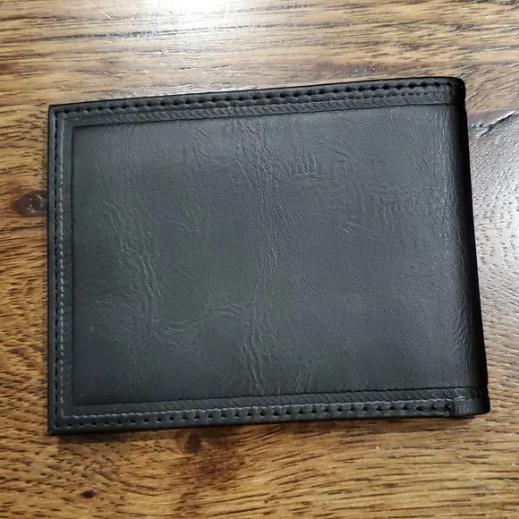 Mens Dockers black bifold wallet - Picture 2 of 6